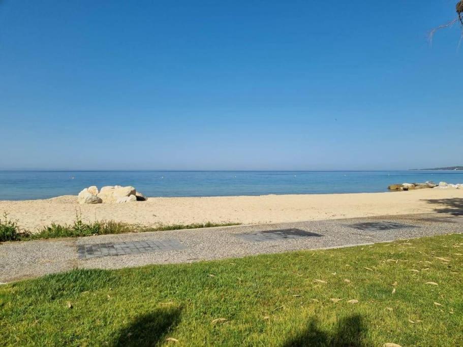 Our Home-Fully Renovated Apartments And Studios By The Sea Никити Экстерьер фото
